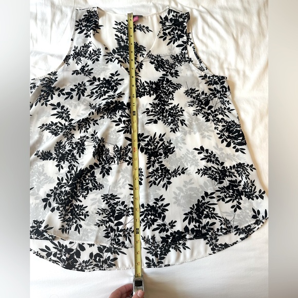 Vince Camuto Business Print High Low tank - Picture 3 of 6
